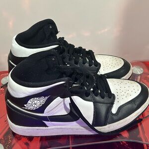 Jordan 1 Mid SE All-Star 2021 sneaker in a black and white "Panda